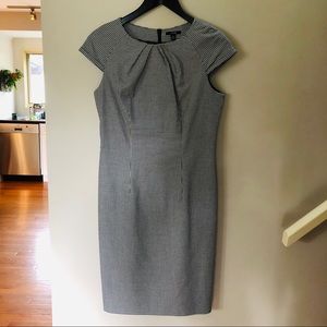 Jacob form fitted dress/belt.